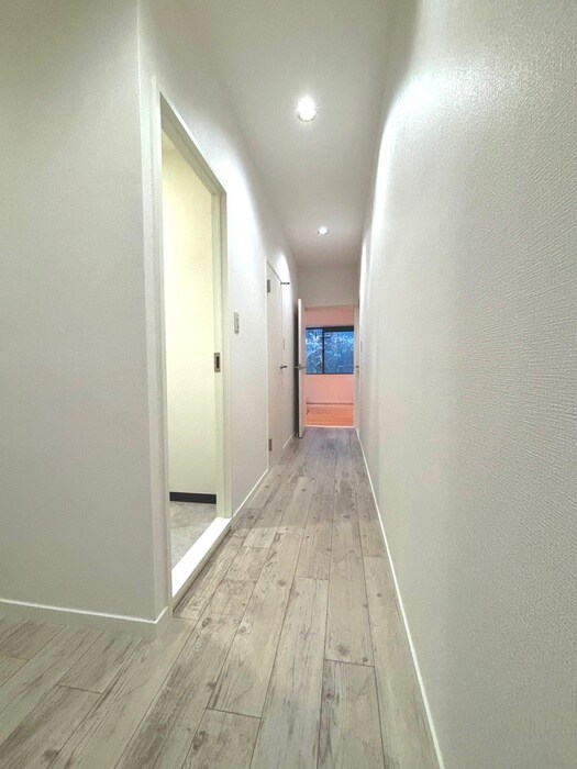 物件内観写真13　(廊下)