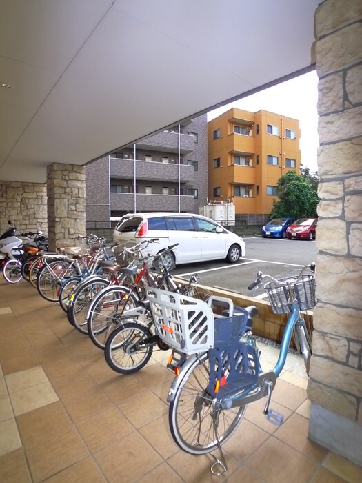 物件外観写真6　(駐輪場)