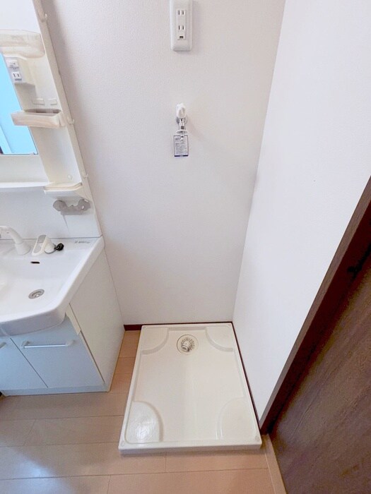 物件内観写真12　(洗濯機置場)