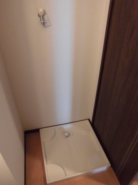 物件内観写真12　(洗濯機置場)