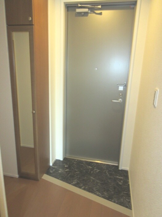 物件内観写真6　(玄関)