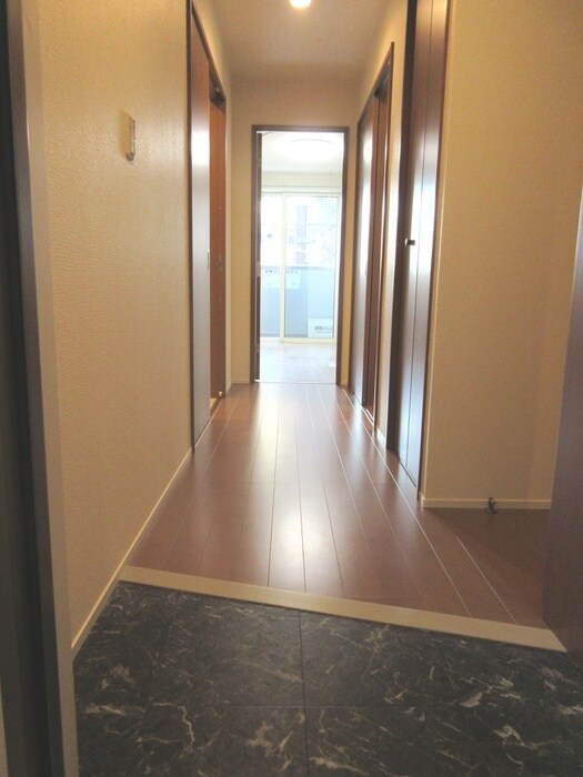 物件内観写真8　(廊下)