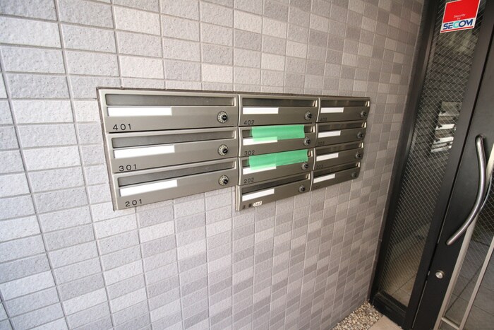 物件外観写真5　(エントランス部分)