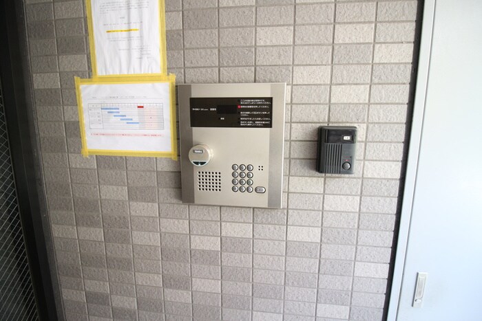 物件外観写真6　(エントランス部分)