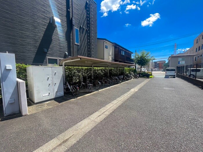 物件外観写真3　(駐輪場)
