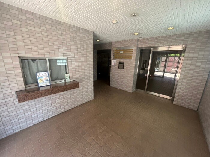 物件外観写真5　(エントランス部分)