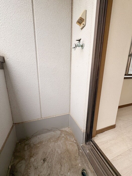 物件内観写真16　(洗濯機置場)