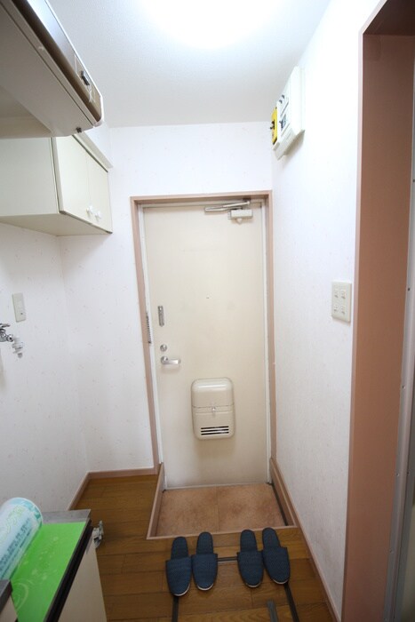 物件内観写真7　(玄関)