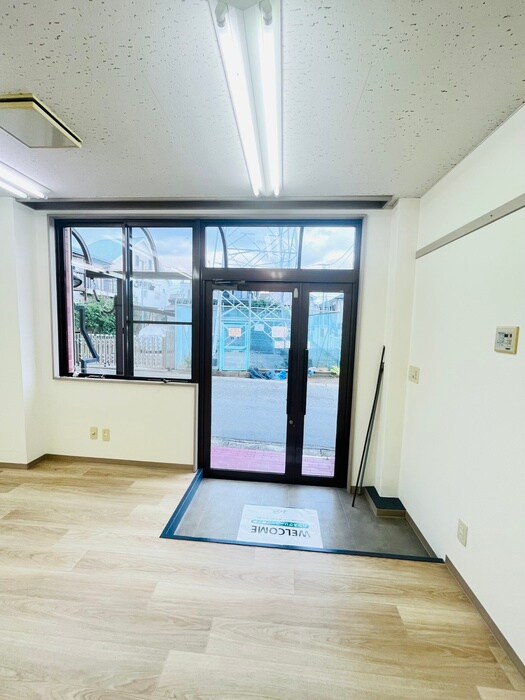 物件内観写真18　(玄関)