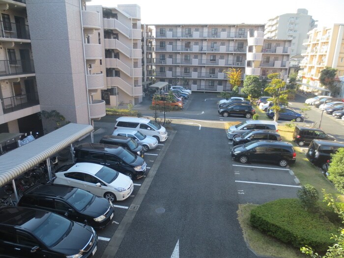 物件外観写真6　(駐車場)