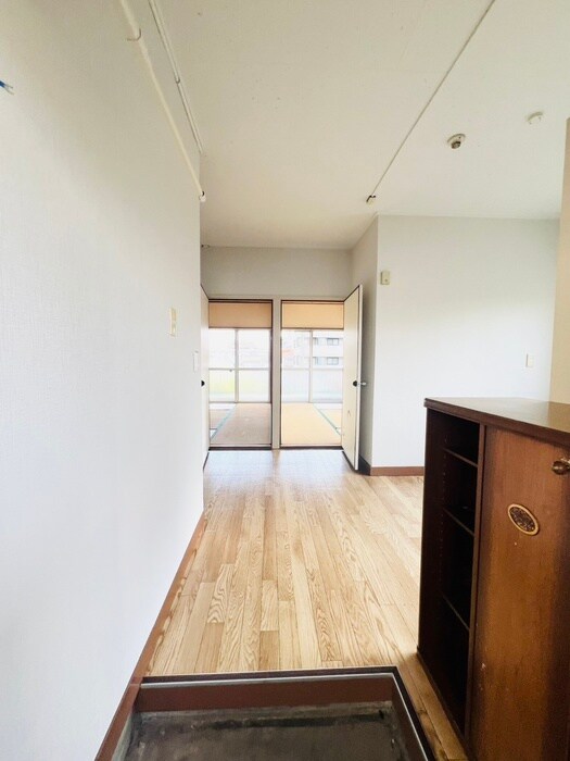 物件内観写真8　(玄関)