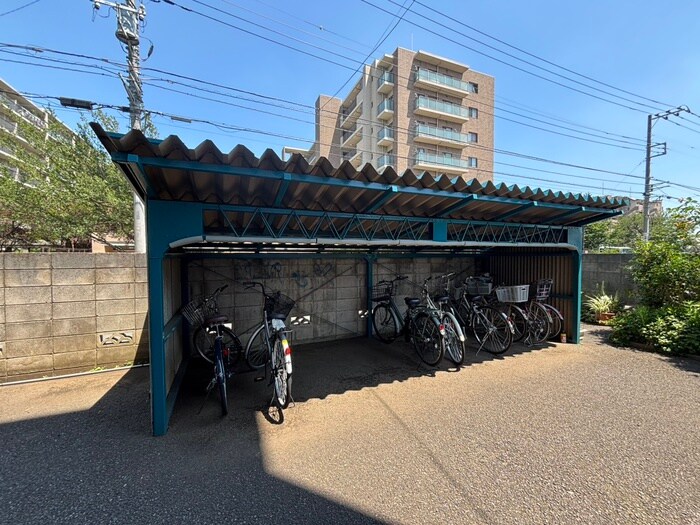物件外観写真4　(駐輪場)