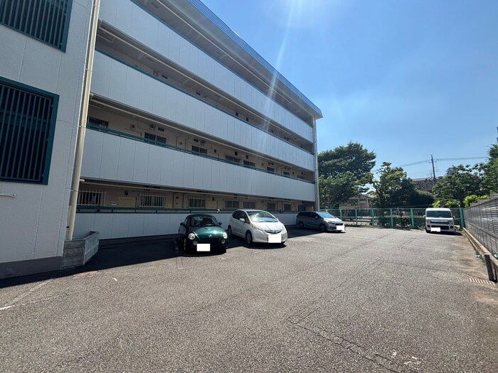 物件外観写真6　(駐車場)