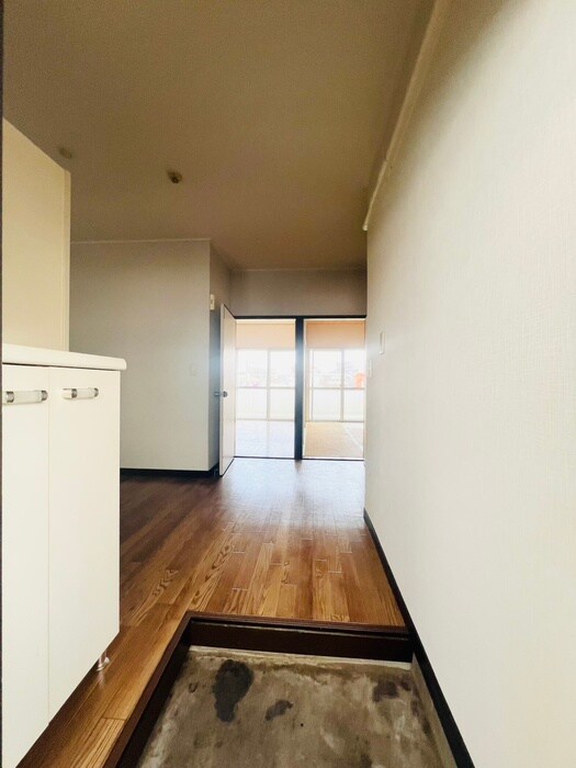 物件内観写真16　(玄関)