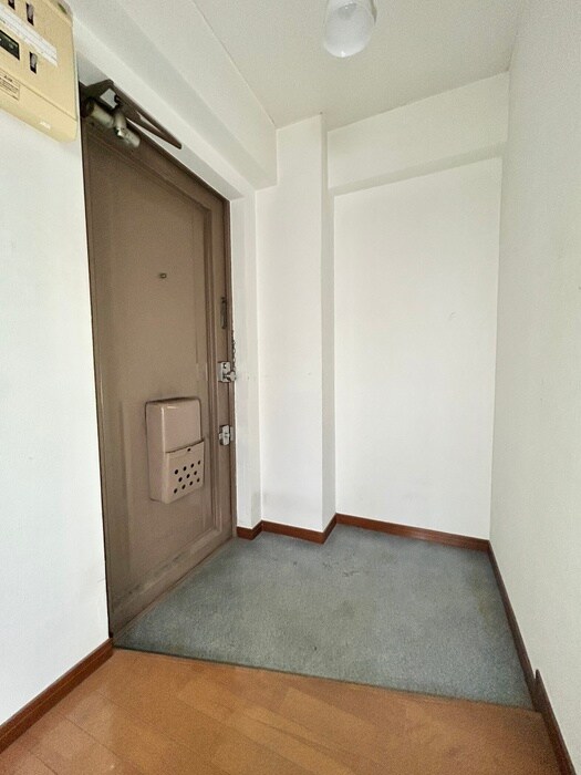 物件内観写真7　(玄関)