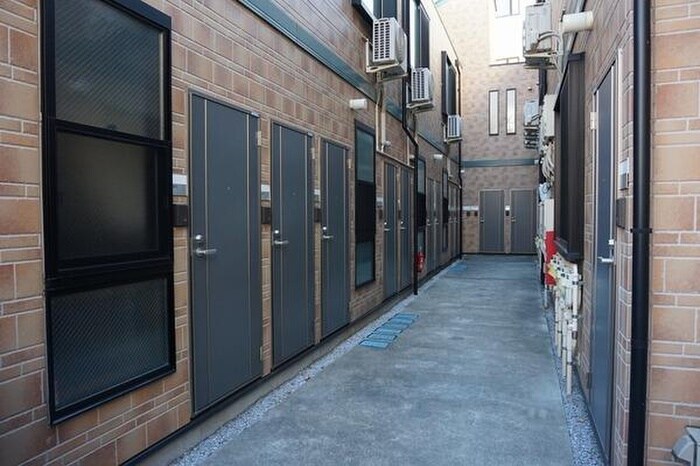 物件外観写真3　(エントランス部分)