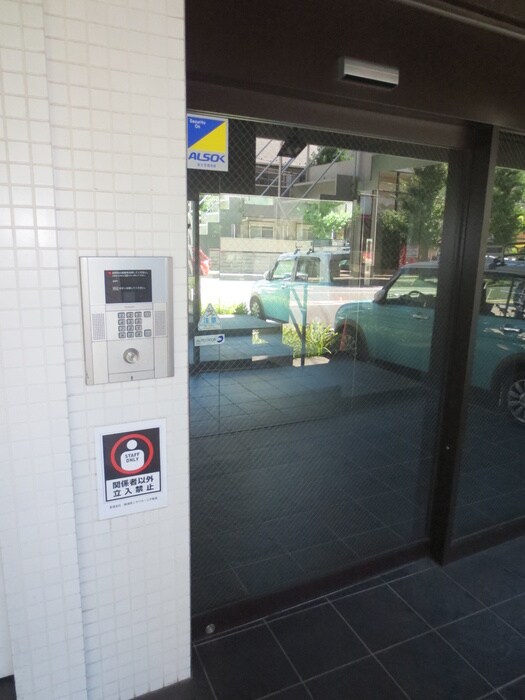 物件外観写真4　(エントランス部分)