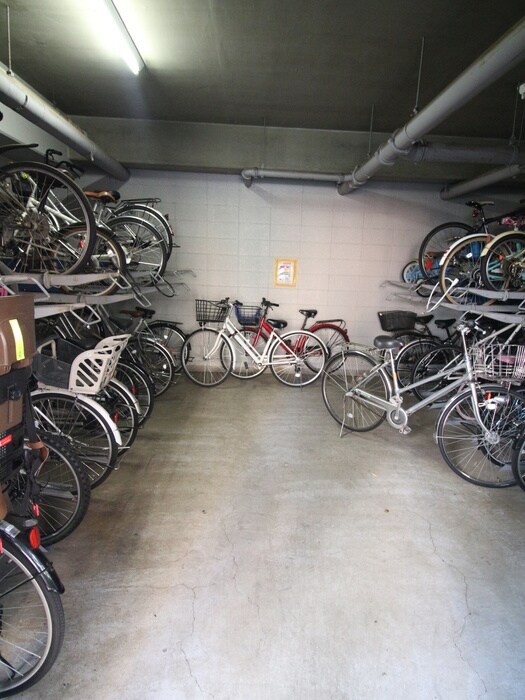 物件外観写真4　(駐輪場)