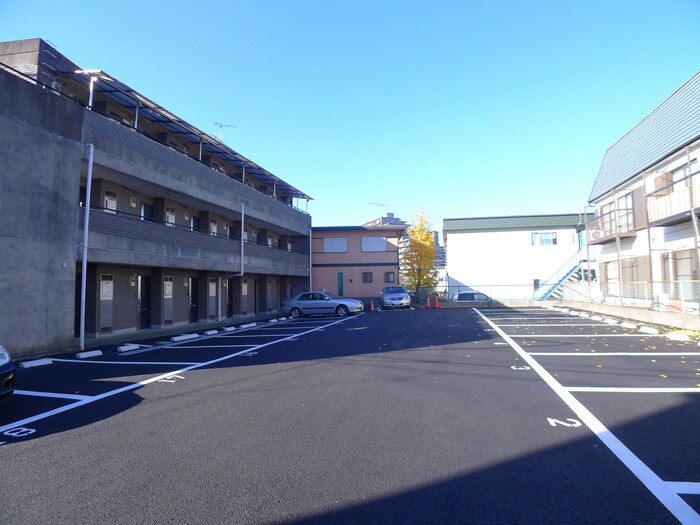 物件外観写真4　(駐車場)