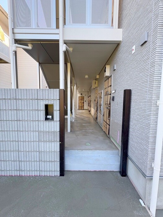 物件外観写真3　(エントランス部分)