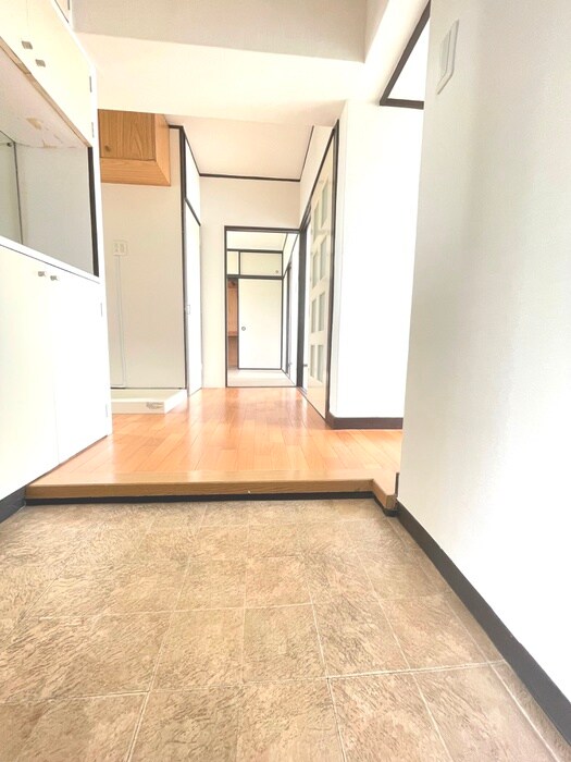 物件内観写真16　(玄関)
