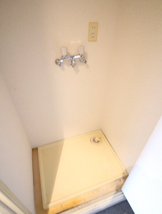 物件内観写真8　(洗濯機置場)