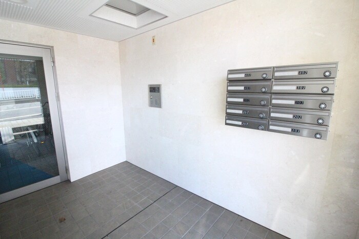 物件外観写真2　(エントランス部分)