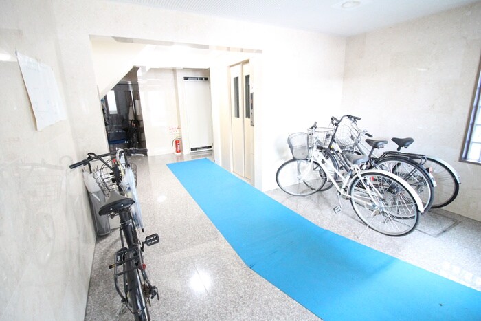 物件外観写真3　(駐輪場)