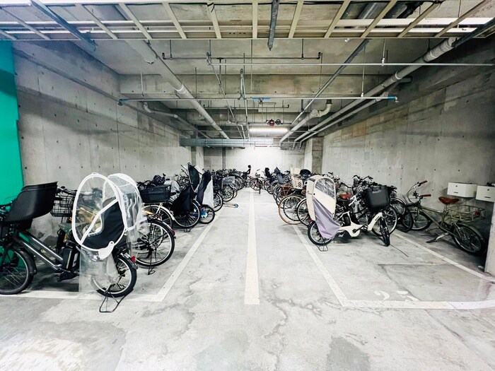 物件外観写真4　(駐輪場)