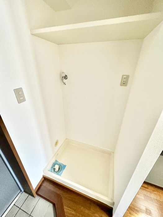 物件内観写真13　(洗濯機置場)