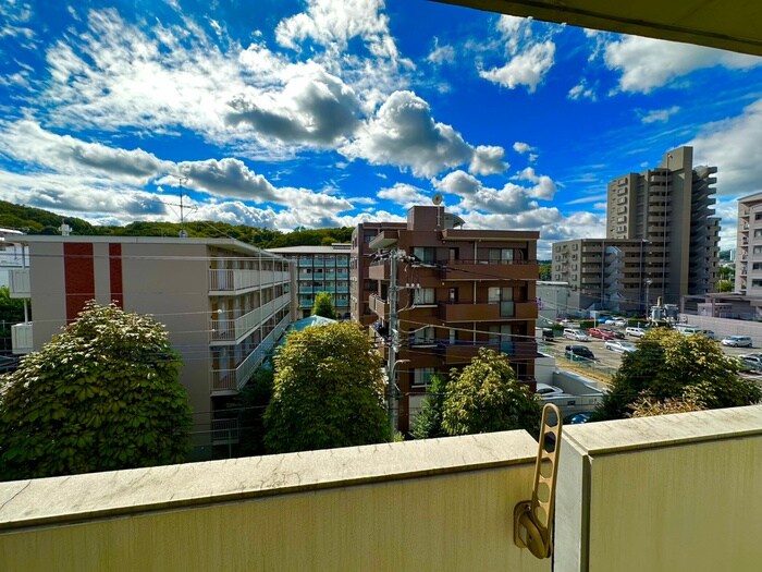 物件内観写真22　(室内からの展望)