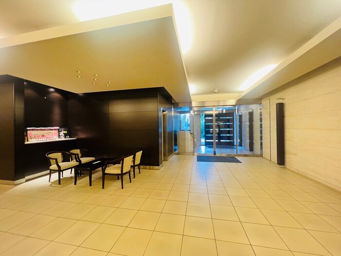 物件外観写真5　(エントランス部分)