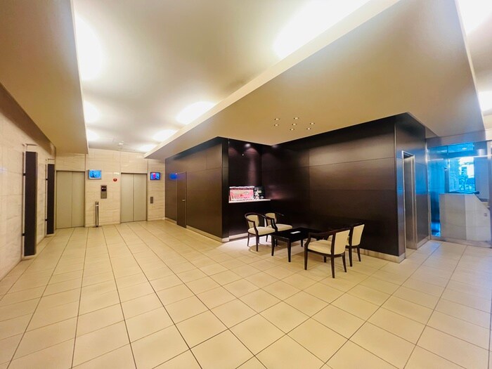 物件外観写真6　(エントランス部分)