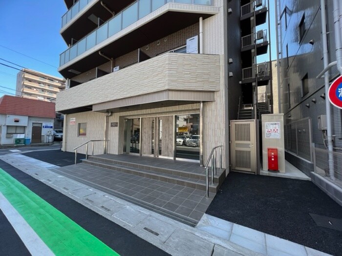物件外観写真2　(エントランス部分)