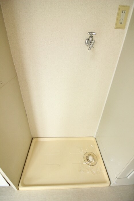 物件内観写真14　(洗濯機置場)