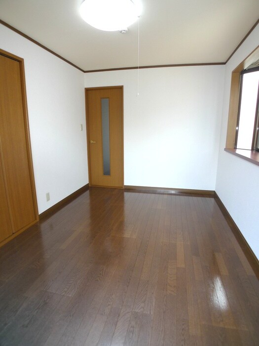 物件内観写真4　(居室)