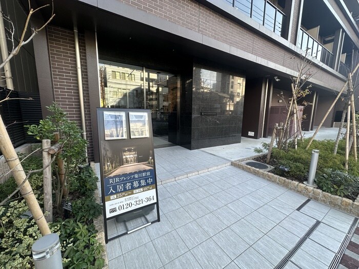 物件外観写真2　(エントランス部分)