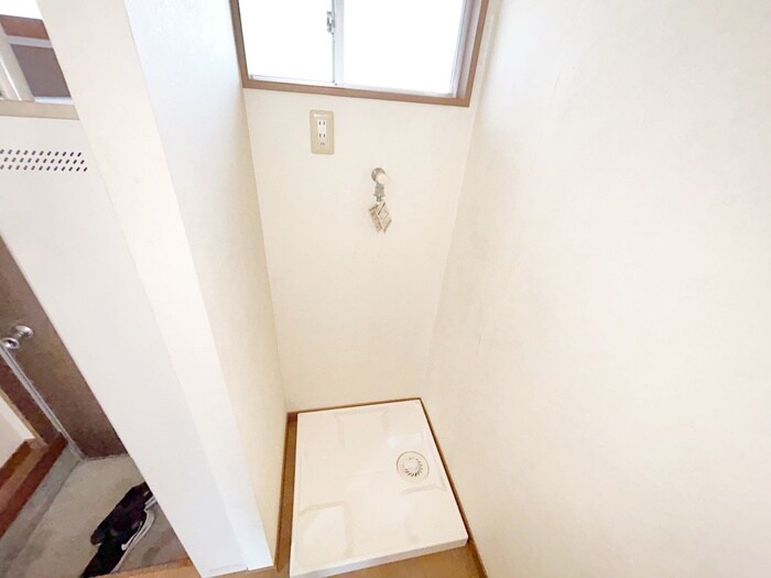 物件内観写真12　(洗濯機置場)