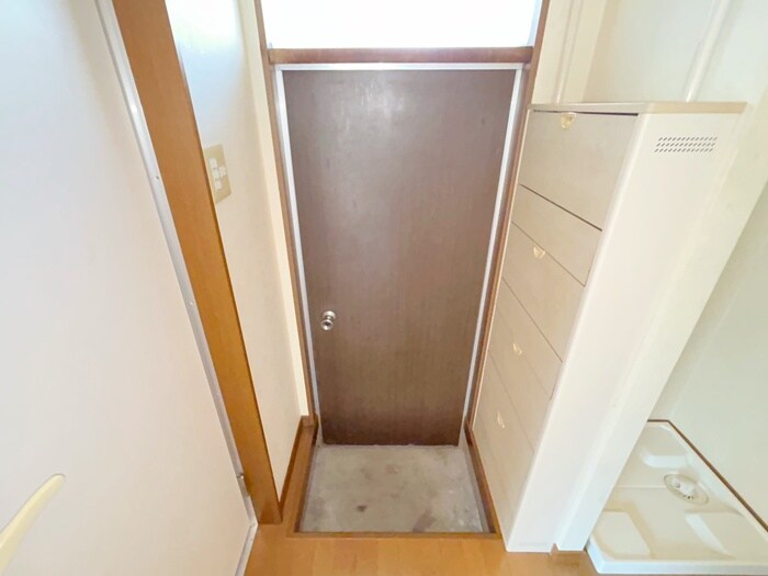 物件内観写真13　(玄関)