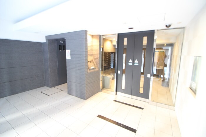 物件外観写真5　(エントランス部分)