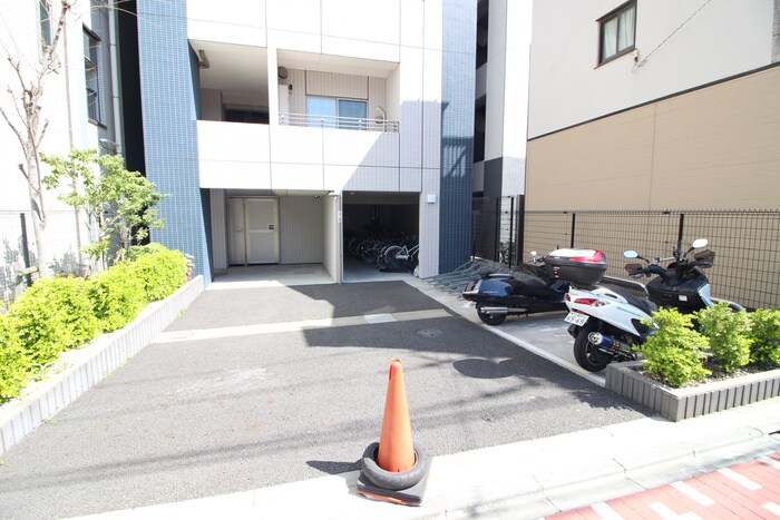 物件外観写真6　(バイク置き場)