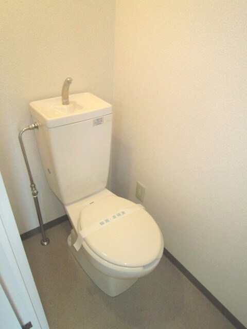 物件内観写真8　(トイレ)