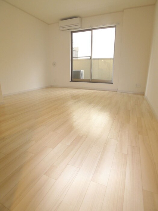 物件内観写真6　(室内からの展望)