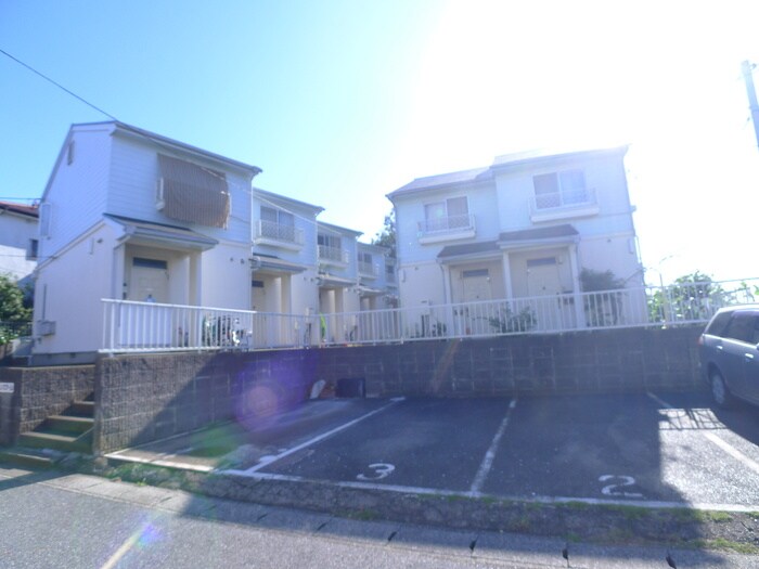 物件外観写真2　(駐車場)