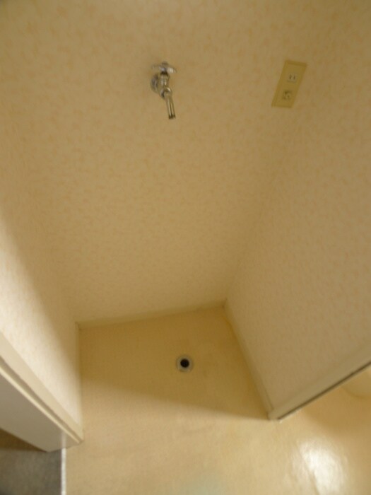 物件内観写真5　(洗濯機置場)