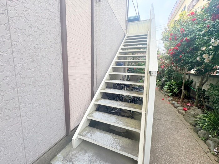 物件外観写真6　(エントランス部分)