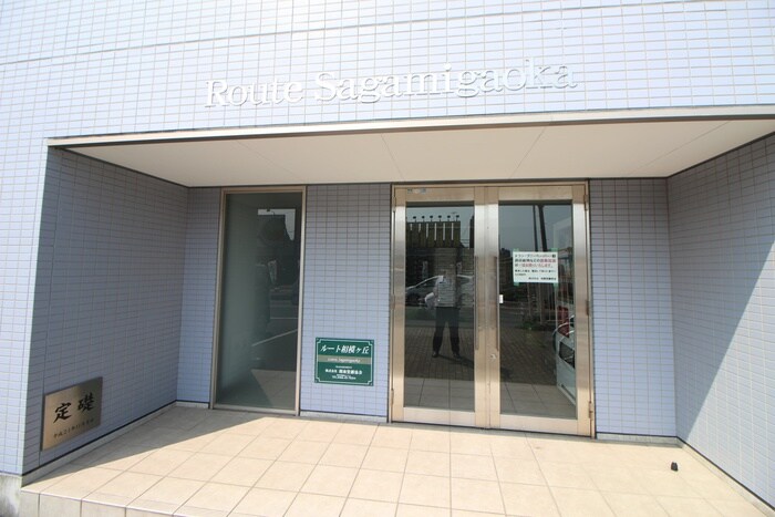 物件外観写真5　(エントランス部分)