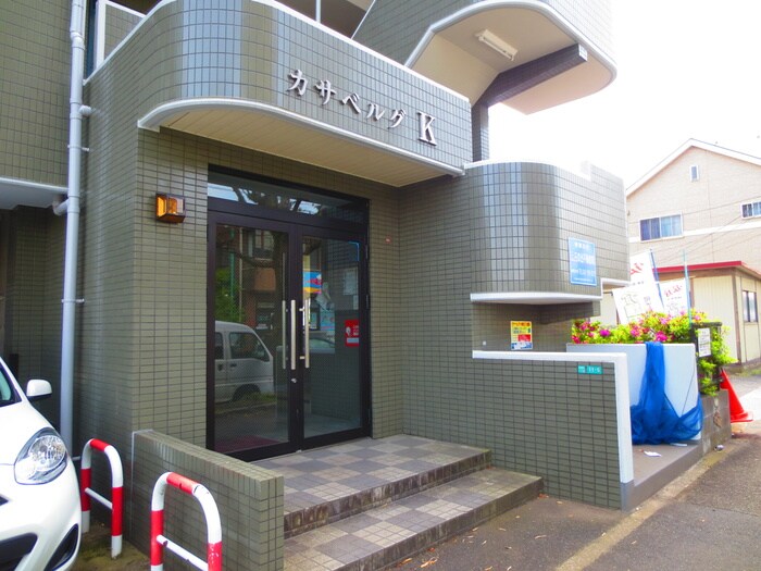 物件外観写真4　(エントランス部分)