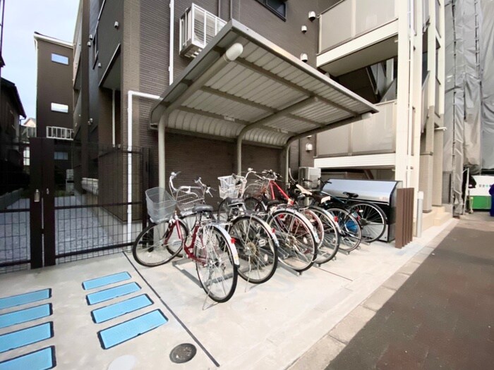 物件外観写真4　(駐輪場)