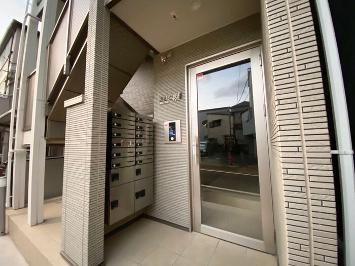 物件外観写真6　(エントランス部分)